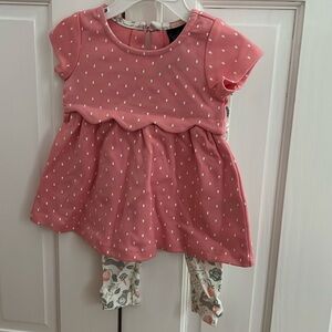 Easter set -short sleeve top with leggings. Leggings have bunnies. New with tags